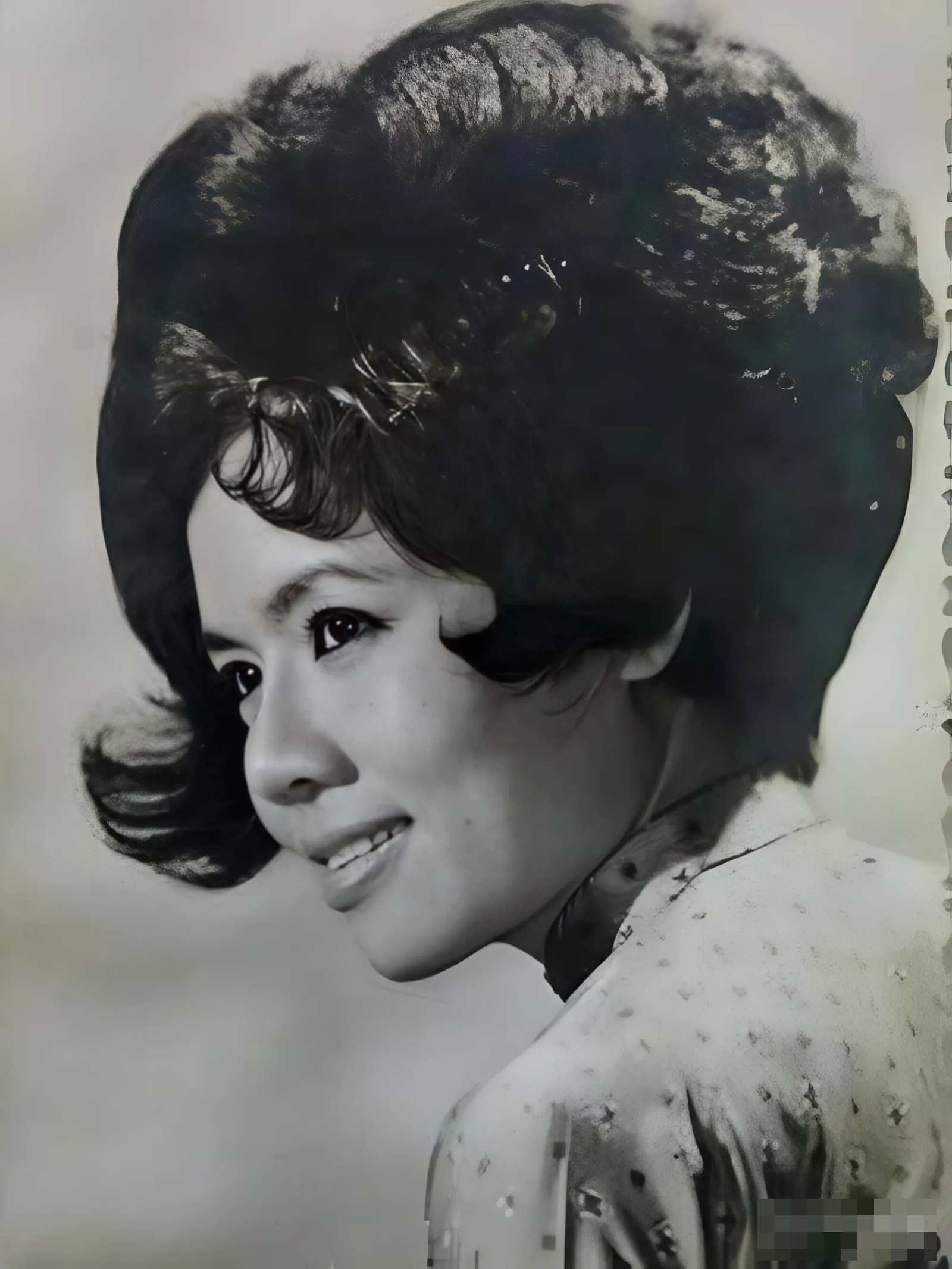 “Tổ nghề sân khấu” ai cũng nể: Xuống 1 câu vọng cổ, khán giả kẹp tiền vào nan quạt ném từ dưới lên- Ảnh 3.