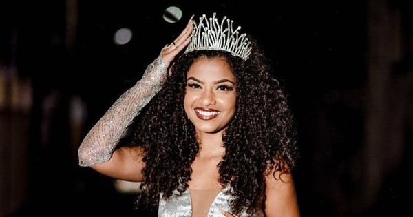 Một người đẹp bị tước quyền dự thi Hoa hậu Thế giới 2025 27 Một người đẹp bị tước quyền dự thi Hoa hậu Thế giới 2025 snapins ai 3491662523193705265 44641 2038 3308 1745755523786 17457555239351095728427 75 0 413 645 crop 17457556415301697283147jpg