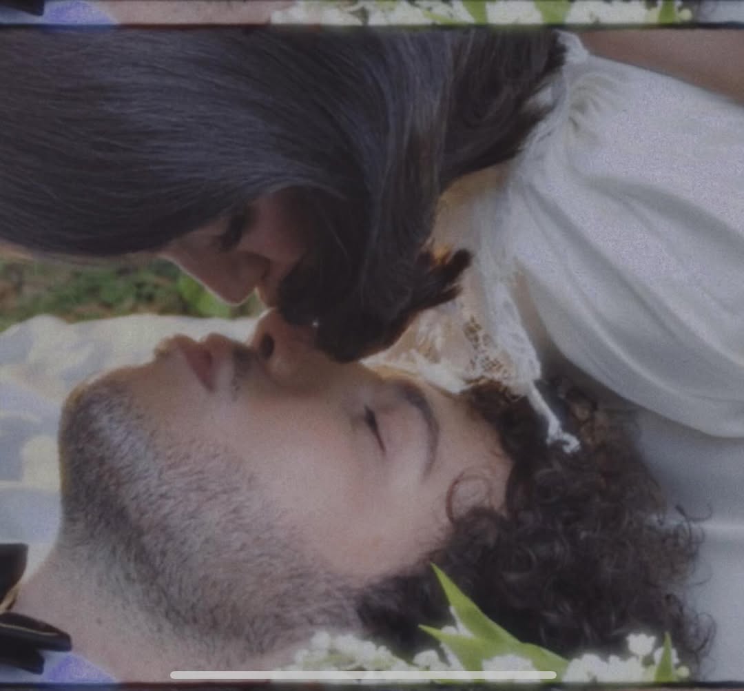 Cô dâu Selena Gomez đây rồi: Visual tràn màn hình, ngây ngất khóa môi chú rể điển trai trong siêu đám cưới- Ảnh 2.