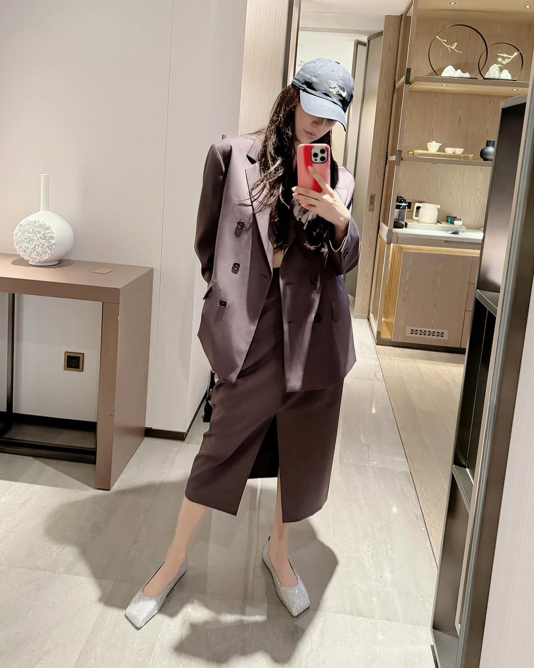 Mỹ nhân mang tiếng bị ghét nhất Hàn Quốc: Tỏa sáng khắp châu Á, tuổi 40 siêu trẻ đẹp, gu thời trang mê đắm- Ảnh 8. Mỹ nhân mang tiếng bị ghét nhất Hàn Quốc: Tỏa sáng khắp châu Á, tuổi 40 siêu trẻ đẹp, gu thời trang mê đắm- Ảnh 8.