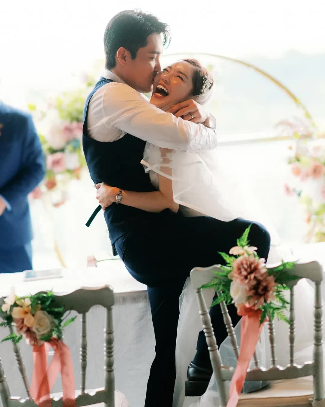 Cặp đôi diễn viên - ca sĩ chính thức kết hôn sau 10 năm yêu, quyết định thay đổi 180 độ chỉ sau 1 cuộc gặp gỡ với gia đình- Ảnh 2.