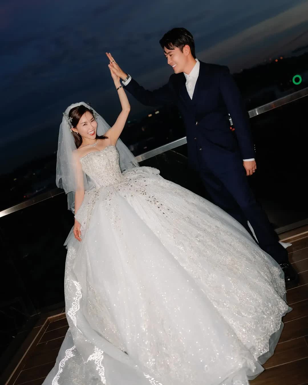 Cặp đôi diễn viên - ca sĩ chính thức kết hôn sau 10 năm yêu, quyết định thay đổi 180 độ chỉ sau 1 cuộc gặp gỡ với gia đình- Ảnh 5.