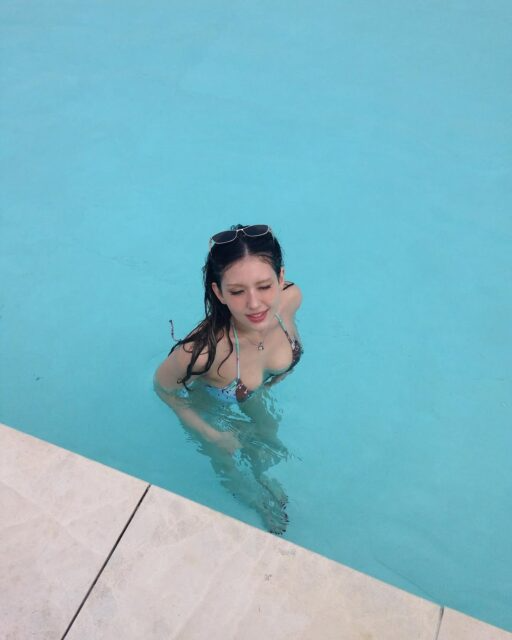 Gái xinh Kpop đọ body khét lẹt cùng bikini hè: Somi - Hyeri cực