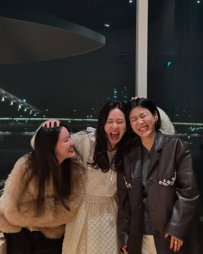 "Mẹ 1 con" Son Ye Jin tự tin khoe nhan sắc thật ở tuổi 43 trước "cam thường", vẻ ngoài ra sao mà gây bão MXH? snapinstaapp474840335184828759060443393554824120877633404n1080 0823 1737696589176 1737696589231492885171 1737706848057 17377068481671354117810