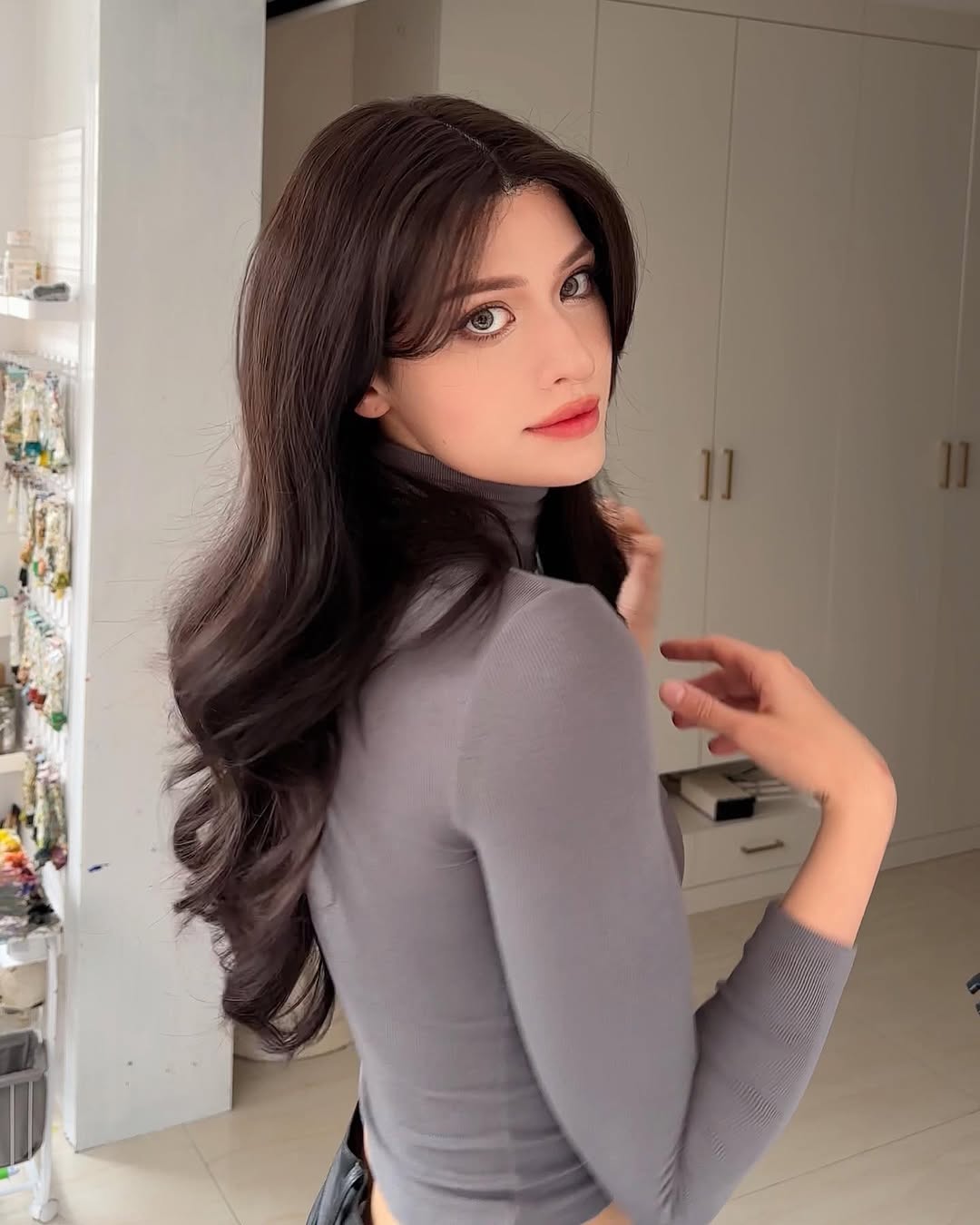 "Tóm gọn" mỹ nhân đẹp phi giới tính 2,5 triệu người follow đến Hải Nam quay Tỷ Tỷ Đạp Gió, là đại diện Việt Nam? snapinstapp3184658296776320638250378435769463324318173n1080 17392583329791758270871 1739260247961 1739260248097291115924