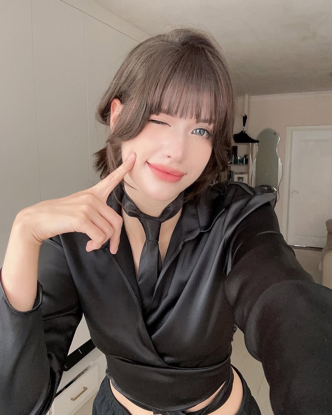 "Tóm gọn" mỹ nhân đẹp phi giới tính 2,5 triệu người follow đến Hải Nam quay Tỷ Tỷ Đạp Gió, là đại diện Việt Nam? snapinstapp3488460887861156332178562793600778138253853n1080 1739258333034800874708 1739260248760 1739260248890579803299