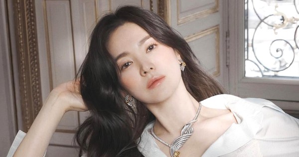 Bức ảnh khiến Song Hye Kyo bị cả MXH tấn công snapinstapp35735367871393874027428681292138116061465668n1080 17384645275211827547451 88 0 653 1080 crop 1738464540101889325093jpg