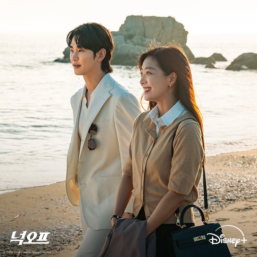 "Tình mới" của Kim Soo Hyun hiện tại: Vừa kết hôn đã gặp vận rủi, khoe thân cực bạo ở phim 18+ gây ám ảnh snapinstapp46801858018468225844045309642939583391644787n1080 17419248889191354188341 1741925873284 1741925873355282420490 1741934633049 174193463324549645647