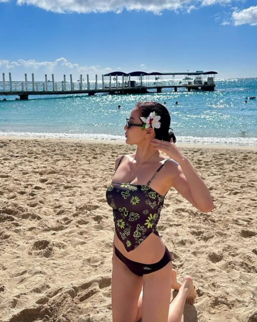 Gái xinh Kpop đọ body khét lẹt cùng bikini hè: Somi - Hyeri cực