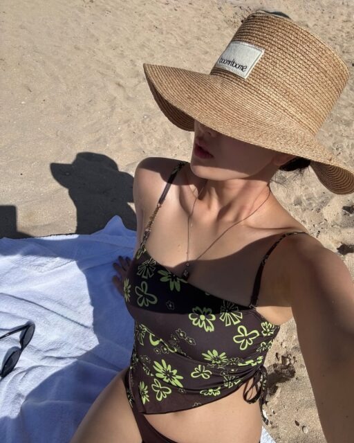 Gái xinh Kpop đọ body khét lẹt cùng bikini hè: Somi - Hyeri cực