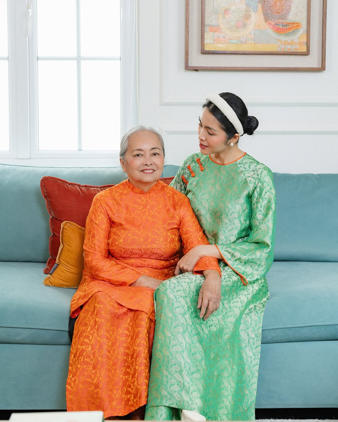 Tăng Thanh Hà khoe khoảnh khắc diện áo dài cạnh mẹ, ai cũng xuýt xoa vì quá đẹp- Ảnh 1. Tăng Thanh Hà khoe khoảnh khắc diện áo dài cạnh mẹ, ai cũng xuýt xoa vì quá đẹp- Ảnh 1.