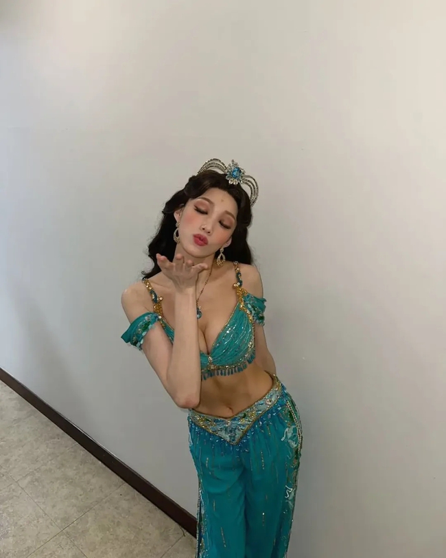 "Công chúa Jasmine" Hàn Quốc khiến triệu người mê mẩn: Nhan sắc đẹp ngỡ ngàng, body bốc lửa càng ngắm càng mê snapinstapp483201232183471974321472114070336338233710924n1080 17416002254941501753126 1741620220192 1741620220424964583166