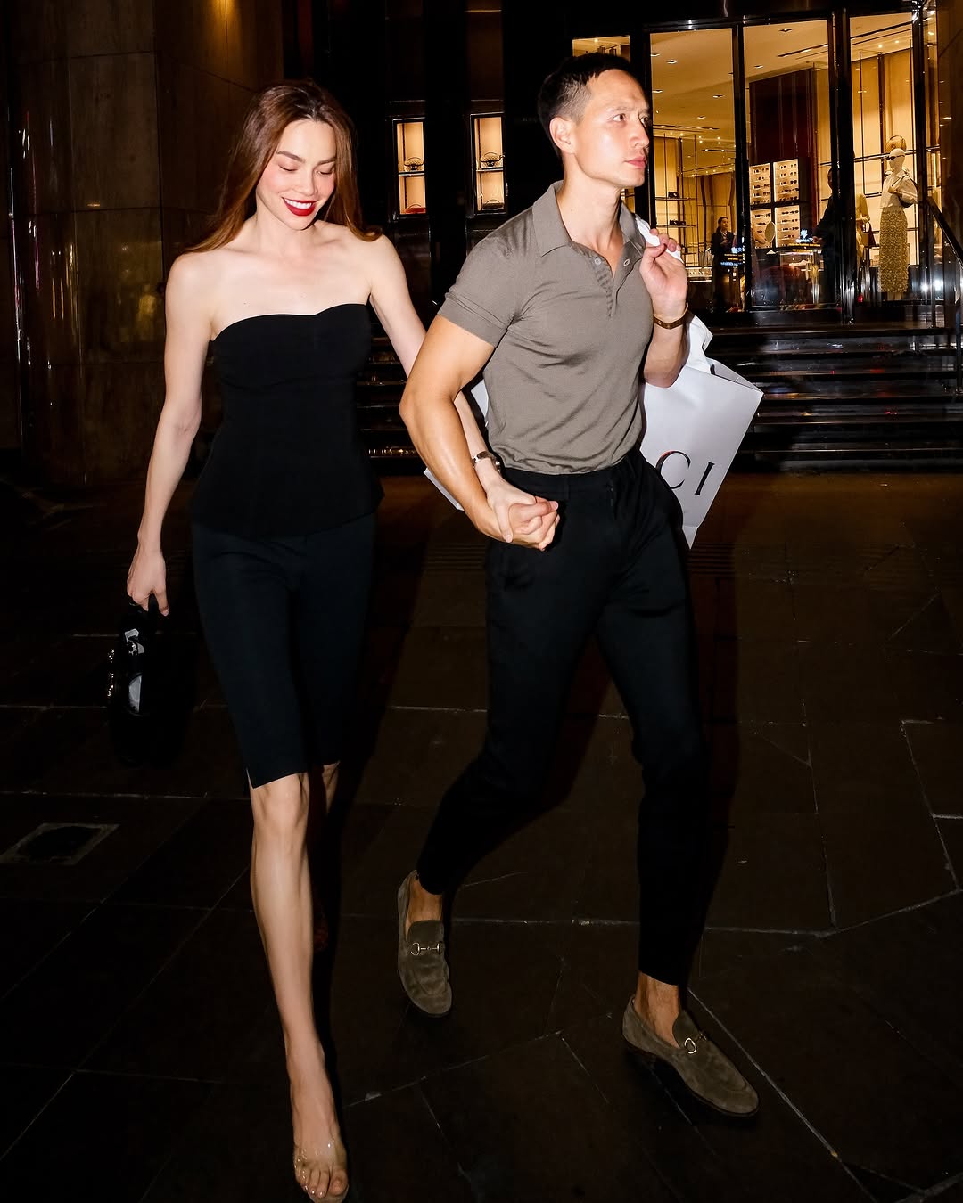 Đôi bạn từng thân Hà Hồ - Lệ Quyên: Người được chồng Việt Kiều hộ tống khắp nơi, người được tình trẻ tặng quà vẫn bị Đôi bạn từng thân Hà Hồ - Lệ Quyên: Người được chồng Việt Kiều hộ tống khắp nơi, người được tình trẻ tặng quà vẫn bị