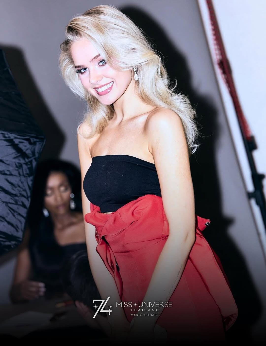 Thí sinh Hoa hậu Hoàn vũ cấp cứu- Ảnh 1. Thí sinh Hoa hậu Hoàn vũ cấp cứu- Ảnh 1.