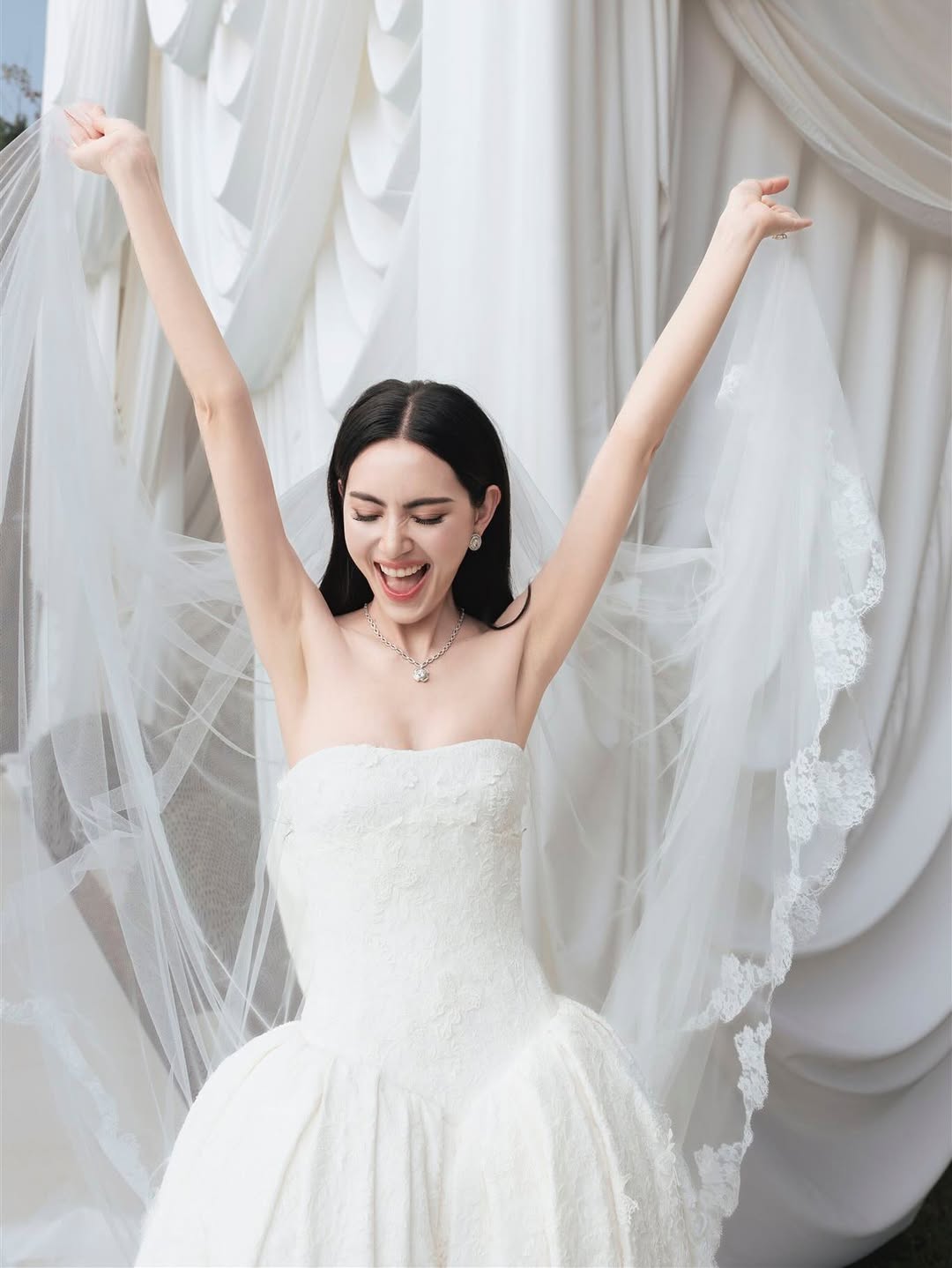 Ngắm đám cưới của