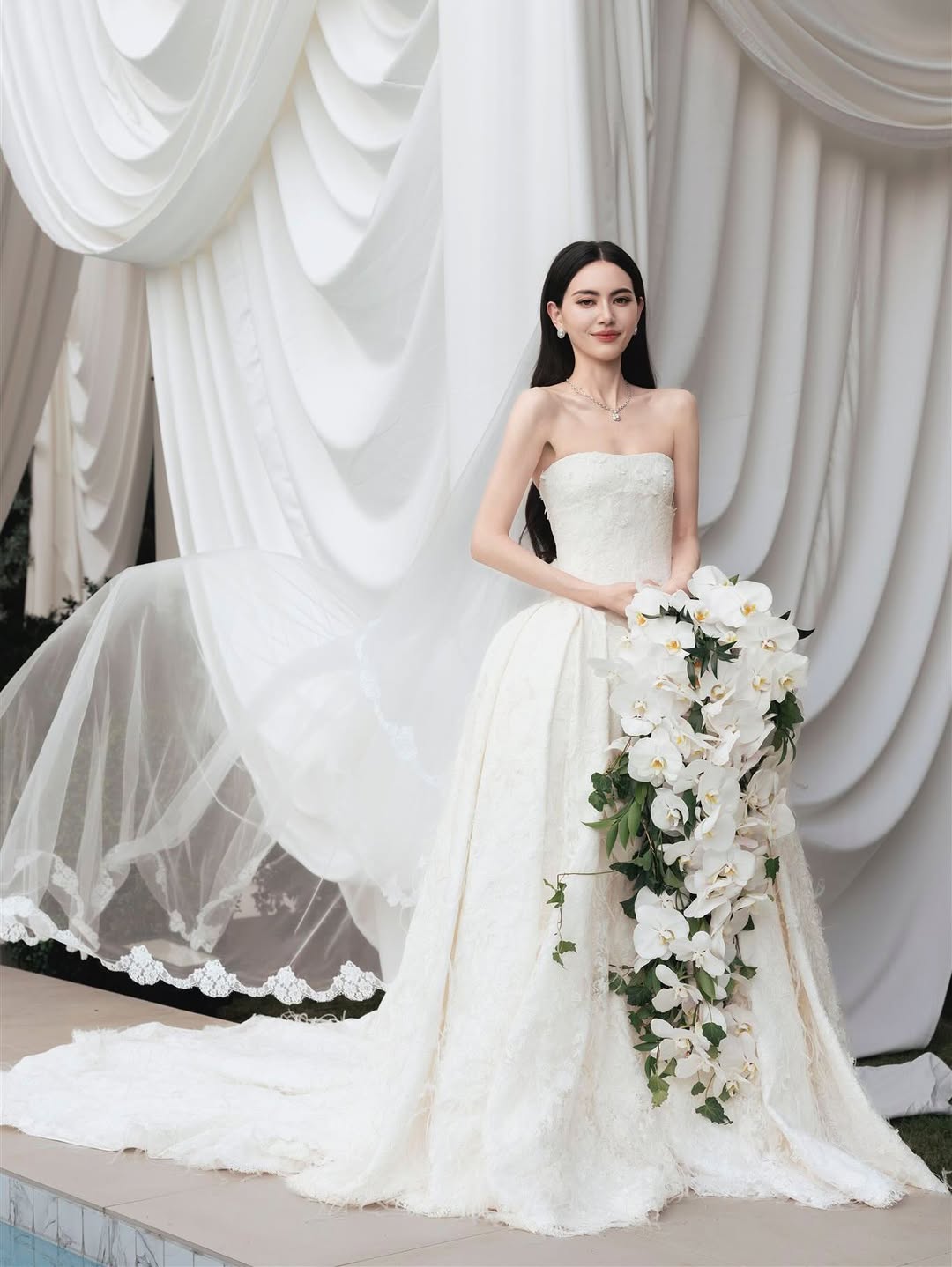 Ngắm đám cưới của