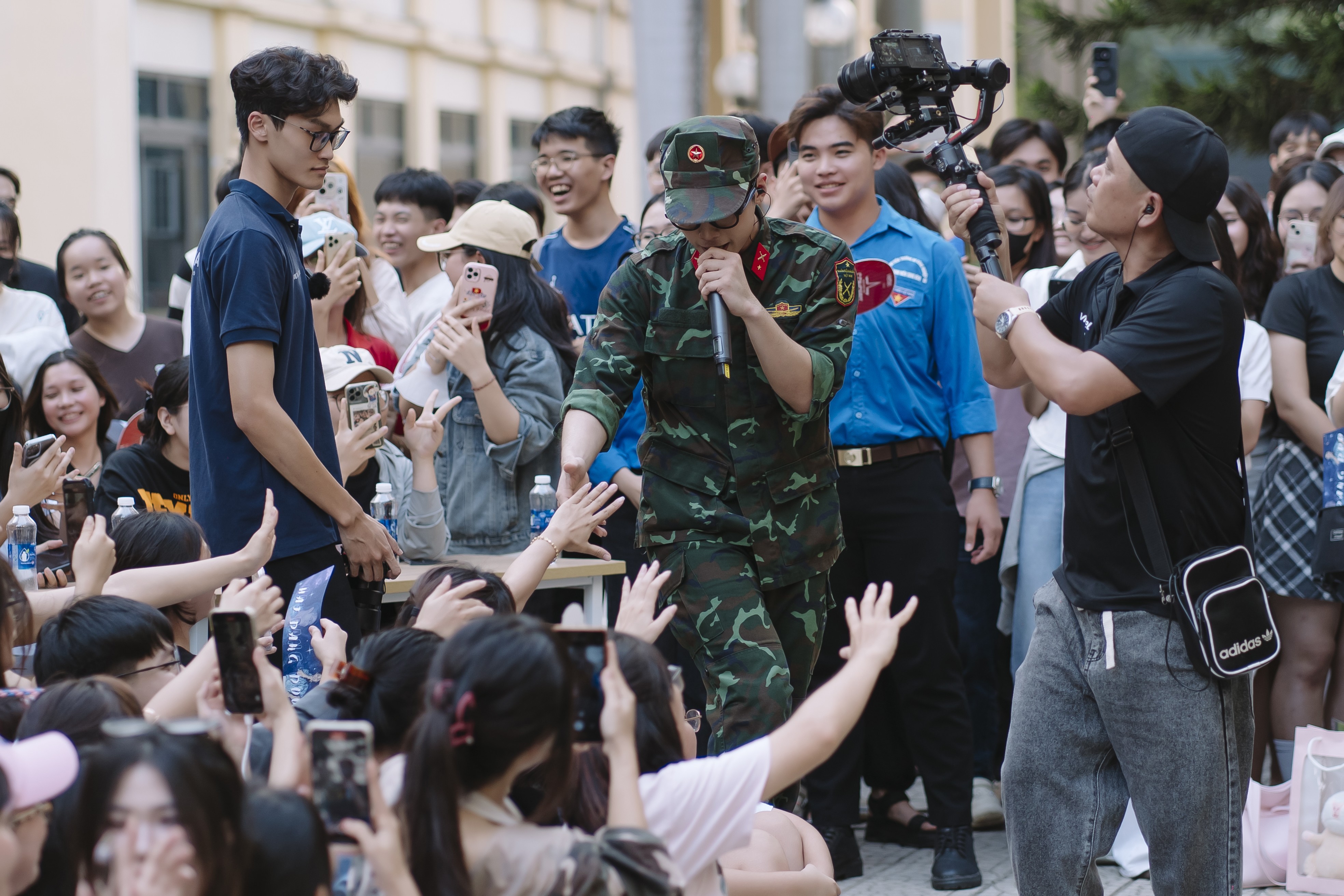 Sinh viên ĐH Công nghiệp trải nghiệm hoạt động người lính - 1