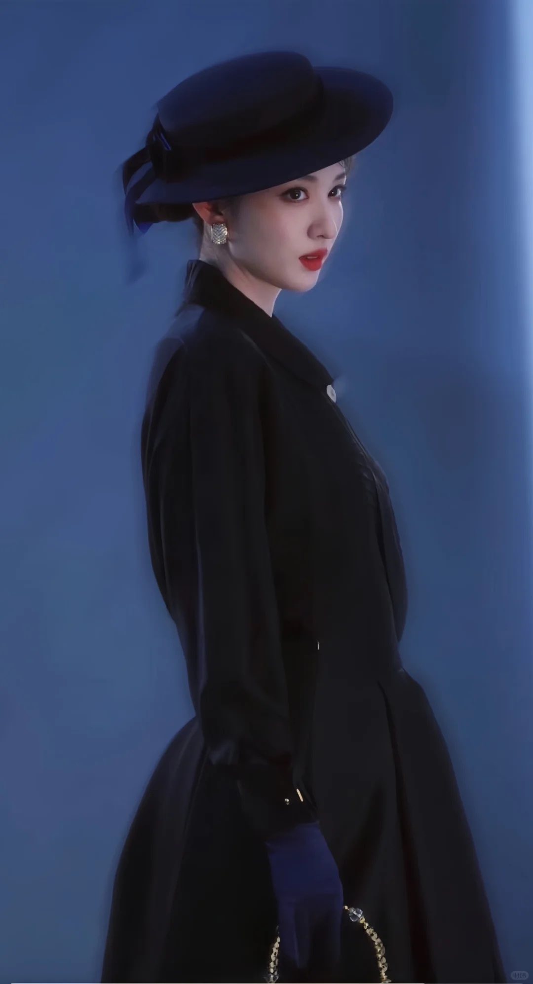 Mỹ nhân mặc sườn xám đẹp chấn động cõi mạng: Bóng lưng quyến rũ mê hồn, một cái ngoảnh đầu nhung nhớ ngàn năm- Ảnh 6. Mỹ nhân mặc sườn xám đẹp chấn động cõi mạng: Bóng lưng quyến rũ mê hồn, một cái ngoảnh đầu nhung nhớ ngàn năm- Ảnh 6.