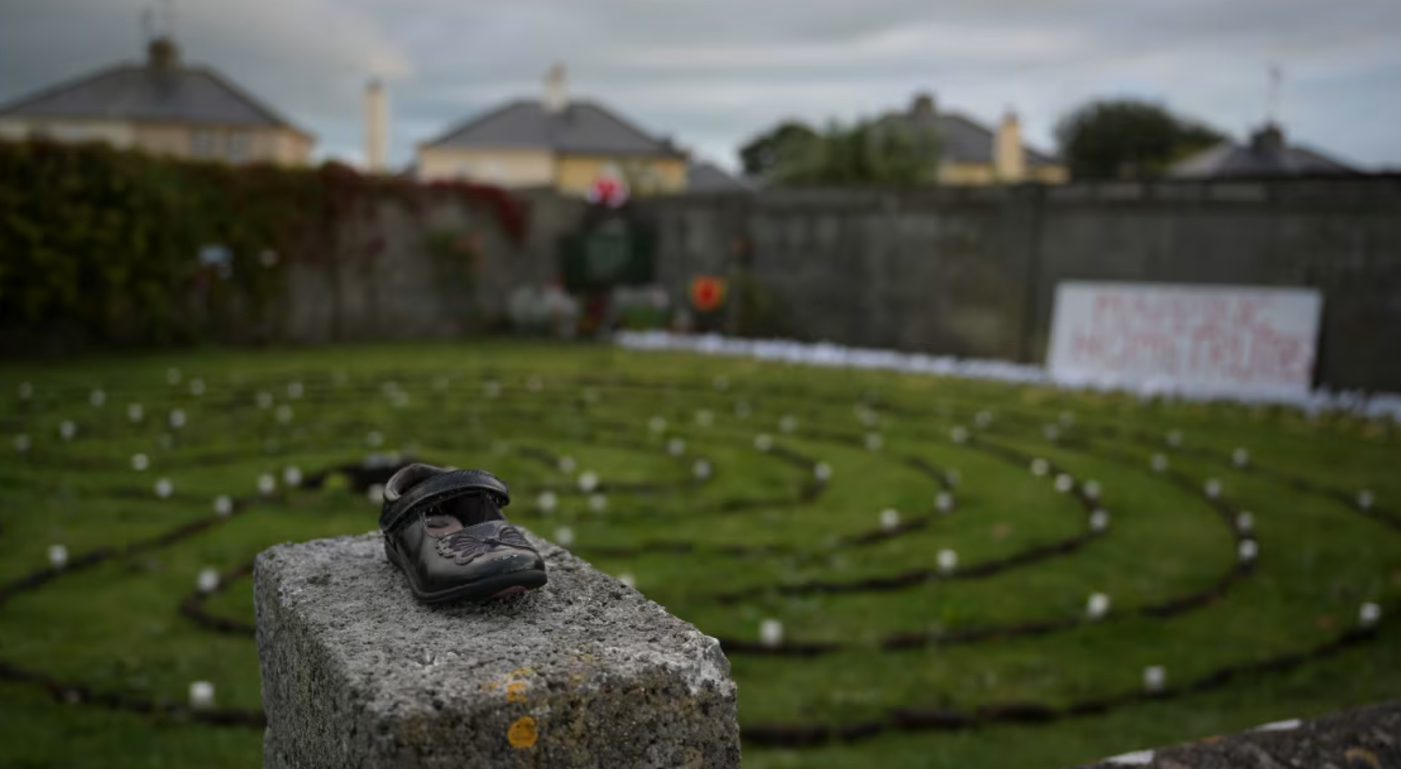 Phát hiện khu chôn cất trẻ sơ sinh tập thể tại Ireland- Ảnh 2.