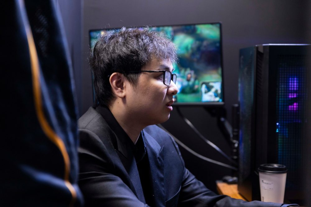 Lily tung ảnh giữa đêm về SofM khiến cộng đồng VCS xôn xao- Ảnh 1.