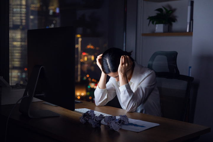 Cô gái chết trong phòng trọ, dân mạng than 'chỉ có sếp tìm khi bạn vắng mặt'- Ảnh 1.