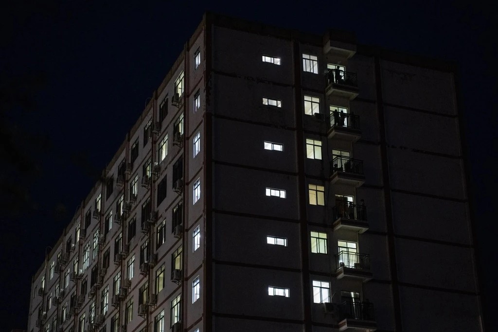 Thanh niên 18 tuổi suýt chết khi nhảy từ cửa sổ tầng 8 để trốn khỏi trung tâm lừa đảo ở Campuchia- Ảnh 2. Thanh niên 18 tuổi suýt chết khi nhảy từ cửa sổ tầng 8 để trốn khỏi trung tâm lừa đảo ở Campuchia- Ảnh 2.