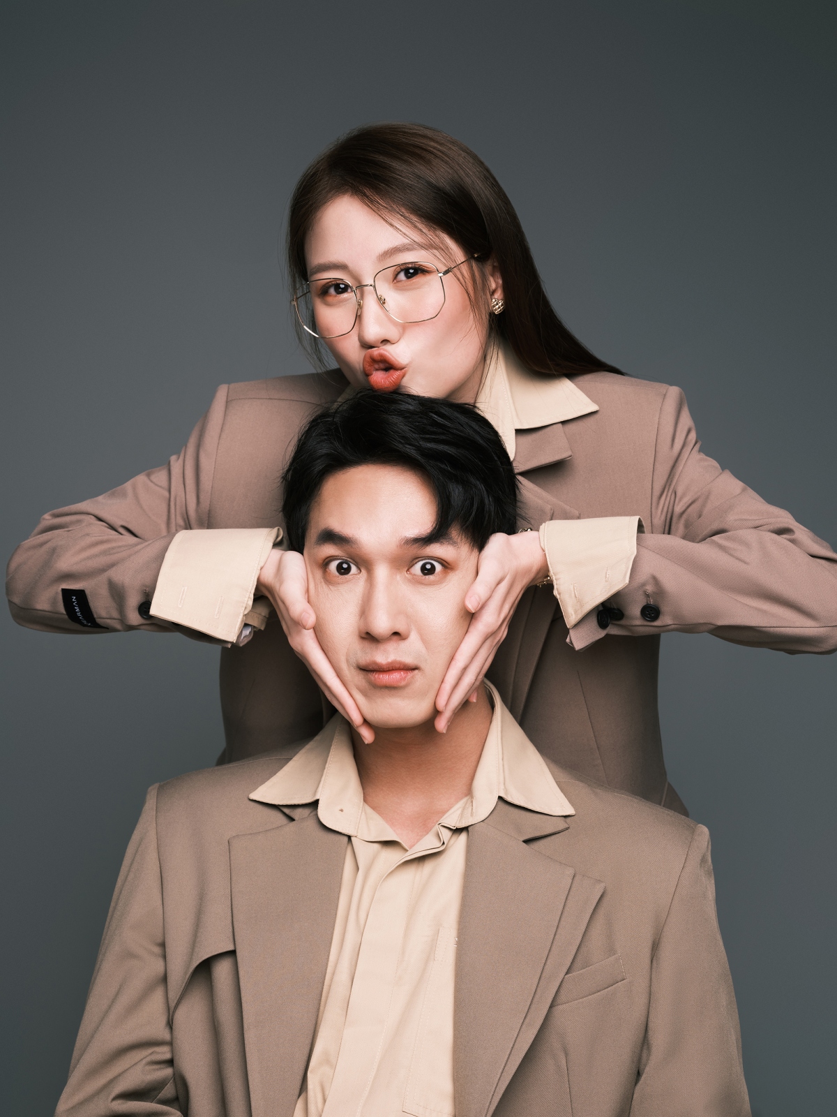 Tóm dính em gái Trấn Thành được 1 sao nam Vbiz chờ lên xe ra về, thì ra là