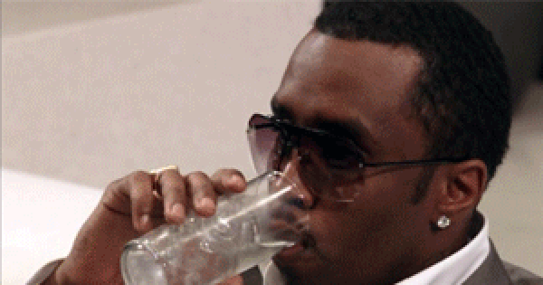 "Kẻ săn mồi tình dục" Diddy chưa chừa, bị bắt quả tang làm chuyện tày đình trong tù source 1762576907684106665606 0 0 157 300 crop 1762576921680691167550gifpng