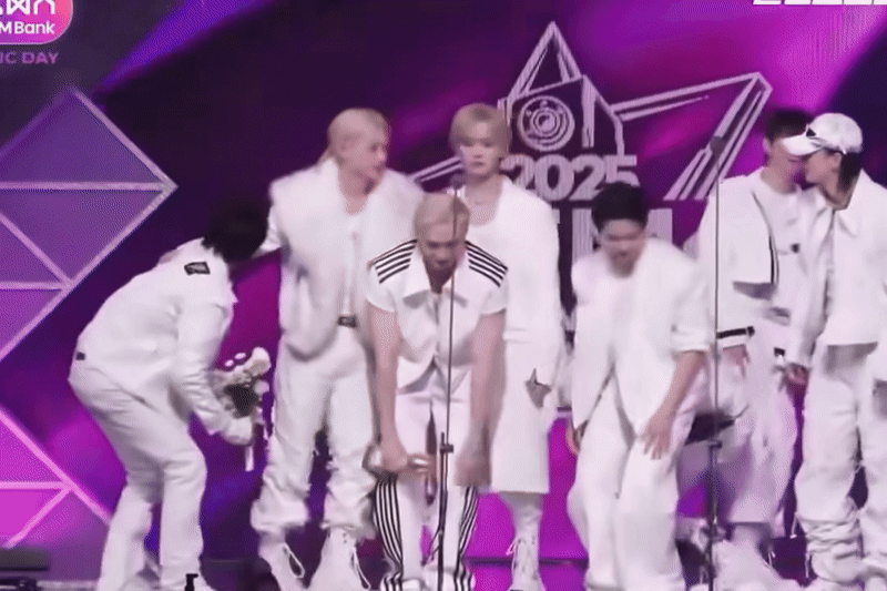 Động thái gây bão của dàn mỹ nam hot nhất showbiz ngay giữa sự kiện lớn- Ảnh 3.