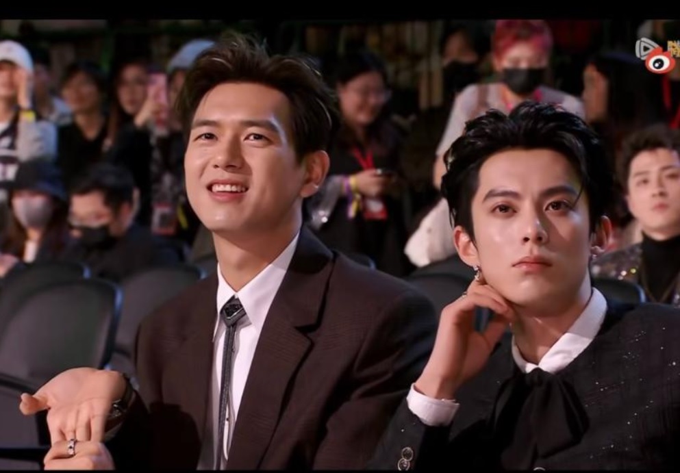 Vương Hạc Đệ mặt mày nhăn nhó, Vương Hạc Đệ mặt mày nhăn nhó,