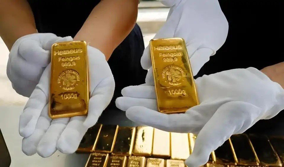 Vợ chồng U70 tuổi bán nhà gấp, định dùng 10 tỷ đồng mua vàng, ngân hàng đồng ý giao dịch rồi lại báo cảnh sát- Ảnh 1.