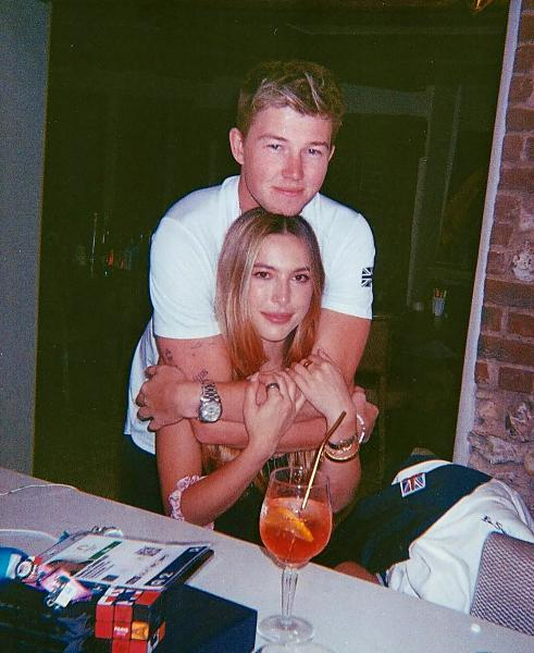 Danh ca tính cát xê 35 tỷ Danh ca tính cát xê 35 tỷ