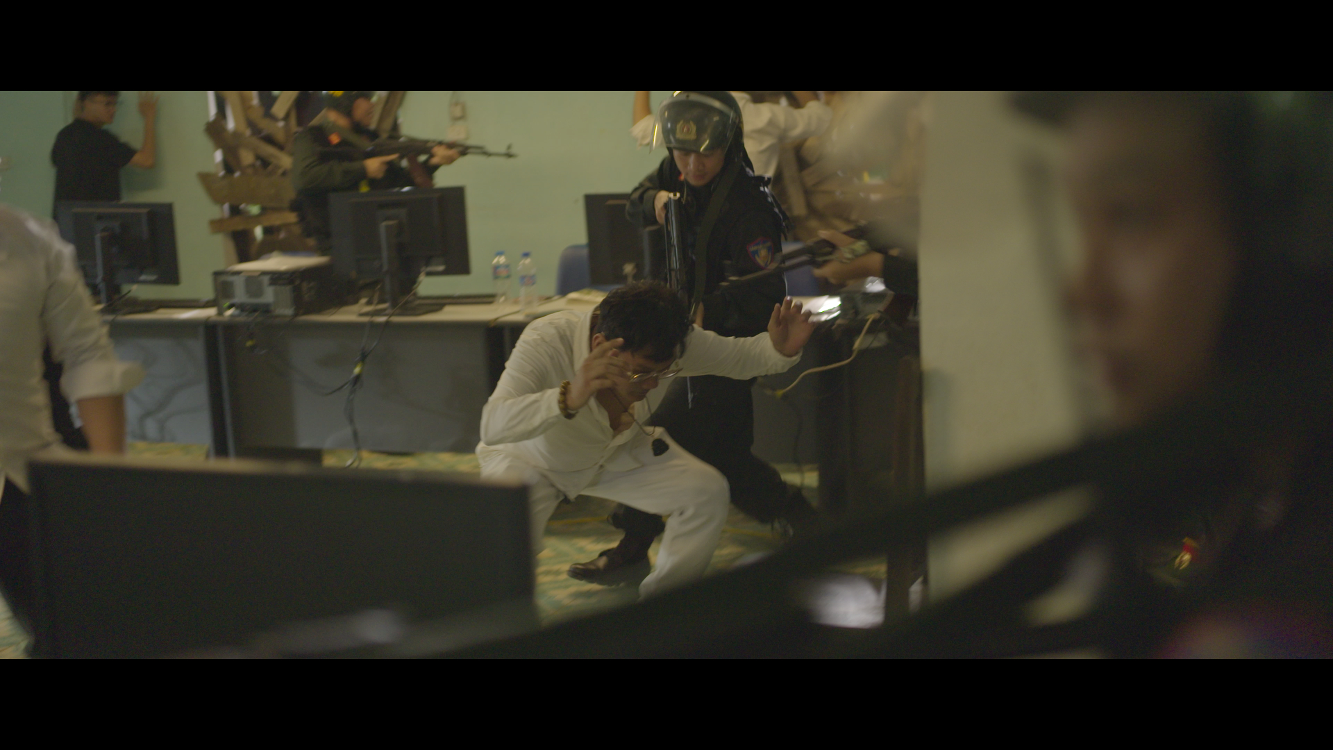 Bắt giữ TikToker Hà Nội lừa đảo 5.300 tỷ đồng, lần đầu tiên Việt Nam triệt phá ổ tội phạm xuyên biên giới- Ảnh 6.