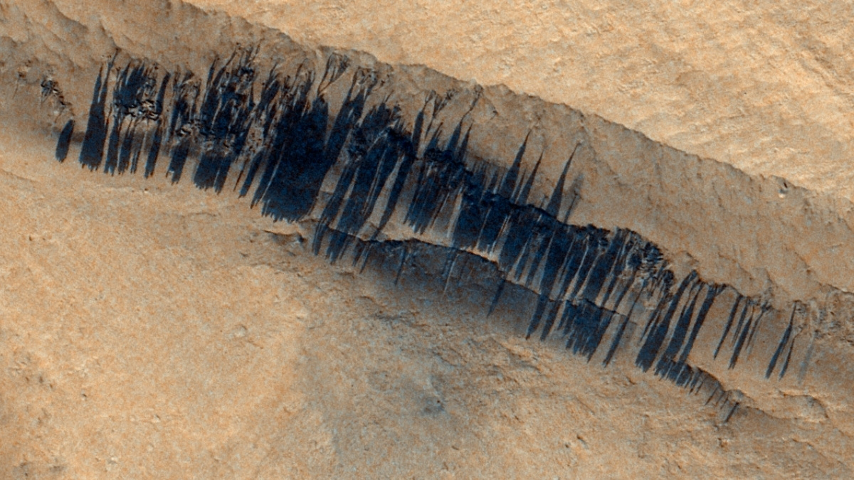 "Mã vạch ngoài hành tinh” bí ẩn trên sườn núi streaks on mars 17629213944551154321615 1762937601191 1762937601604972804761