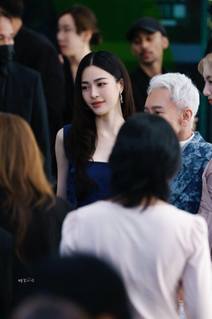 Mỹ nhân hất cẳng Jennie (BLACKPINK): Nữ thần bách hợp sắc vóc đẹp miễn chê, còn