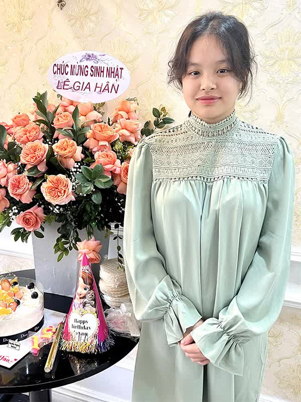 Dụi mắt nhận không ra visual tiểu thư nhà siêu mẫu Vbiz, tuổi 18 khác lạ thế này!- Ảnh 4. Dụi mắt nhận không ra visual tiểu thư nhà siêu mẫu Vbiz, tuổi 18 khác lạ thế này!- Ảnh 4.