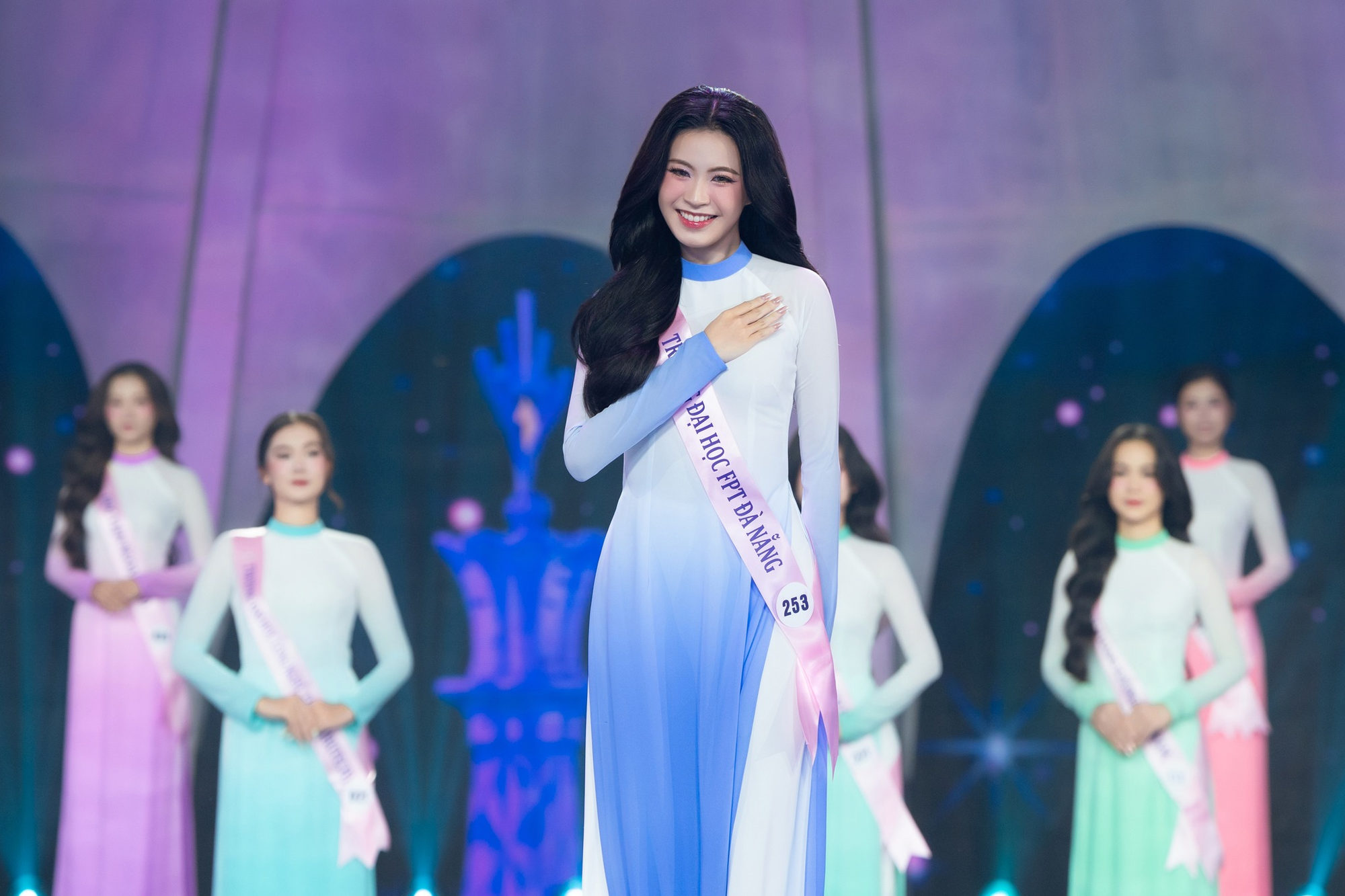 Đặng Quỳnh Anh đăng quang Hoa khôi Sinh viên Việt Nam- Ảnh 1.