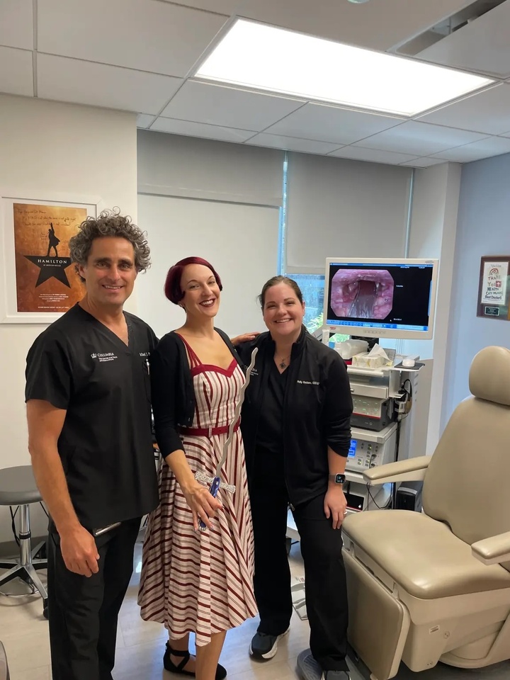 Hình ảnh nội soi cổ họng của nghệ sỹ nuốt kiếm khiến người xem 'ngã khỏi ghế'- Ảnh 2. Hình ảnh nội soi cổ họng của nghệ sỹ nuốt kiếm khiến người xem 'ngã khỏi ghế'- Ảnh 2.