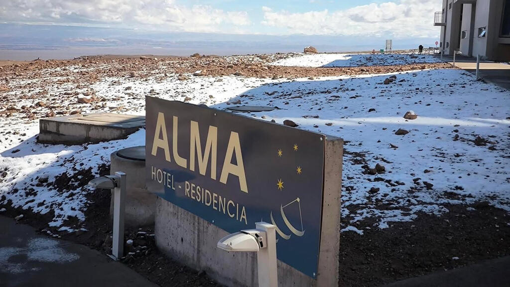 Sa mạc khô cằn nhất thế giới phủ tuyết trắng xóa, chuyện không tưởng gì đang xảy ra?- Ảnh 3.