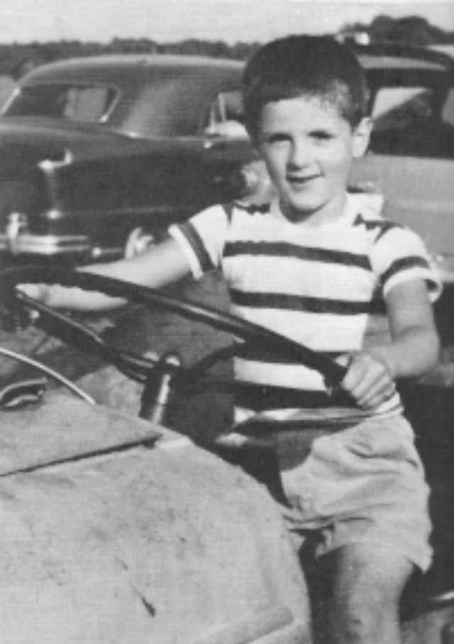 Nam diễn viên bị 1800 đoàn phim từ chối vì quá xấu, giờ thành ông hoàng màn ảnh sở hữu 10.000 tỷ- Ảnh 1.