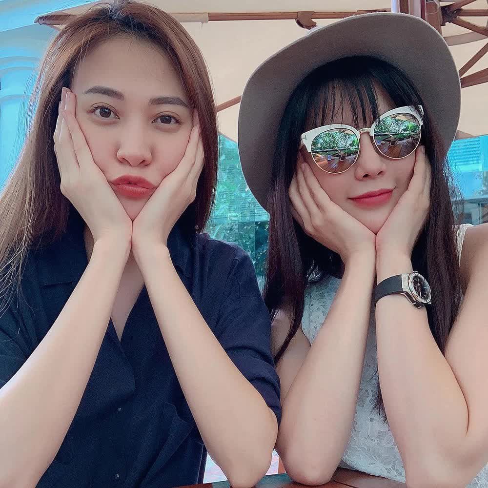 Clip bà xã Cường Đô La mang xấp tiền mặt gần 300 triệu đưa tận tay cho người này, mối quan hệ gây bất ngờ- Ảnh 3. Clip bà xã Cường Đô La mang xấp tiền mặt gần 300 triệu đưa tận tay cho người này, mối quan hệ gây bất ngờ- Ảnh 3.