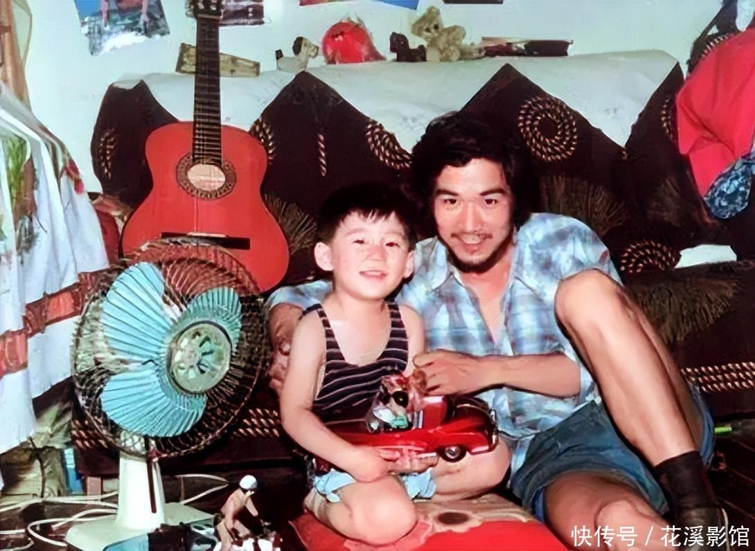 "Con trai Càn Long": Gã quý tử ngỗ ngược của showbiz bị "đuổi" khỏi quê hương, 42 tuổi vẫn sống nhờ tiền chu cấp của bố t01a4f3f762af7d7729 152216 1743046909907 1743046910214200182661