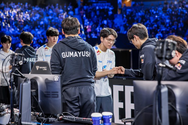 Fan T1 lại gây tranh cãi với bình chọn