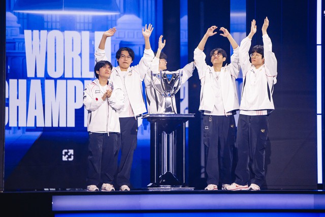 CEO T1 đối mặt nguy cơ “bay màu” sau phản ứng của đội trước The Play- Ảnh 4. CEO T1 đối mặt nguy cơ “bay màu” sau phản ứng của đội trước The Play- Ảnh 4.