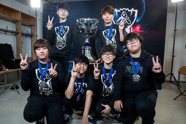 SKT T1 2015 là năm đầu tiên và duy nhất mà đội tuyển này vô địch CKTG với tư cách seed 1 SKT T1 2015 là năm đầu tiên và duy nhất mà đội tuyển này vô địch CKTG với tư cách seed 1