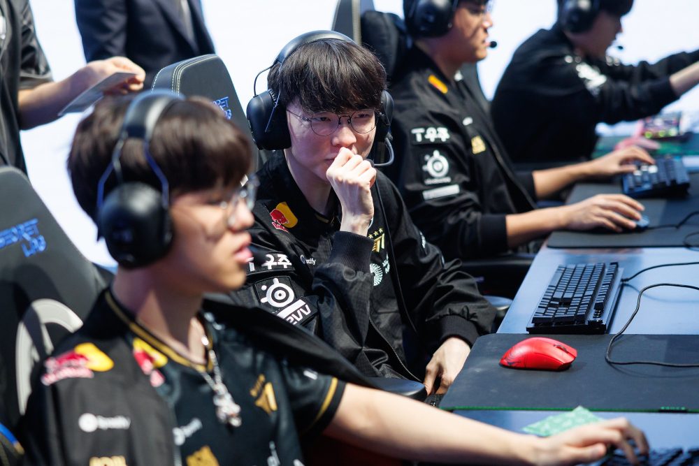 T1 làm nên điều gần như