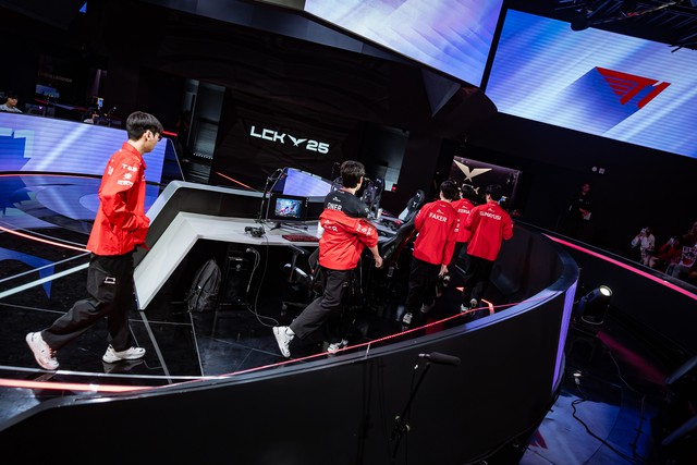 Fan phát hiện sự thật