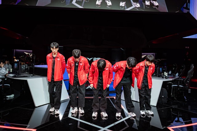 Fan phát hiện sự thật