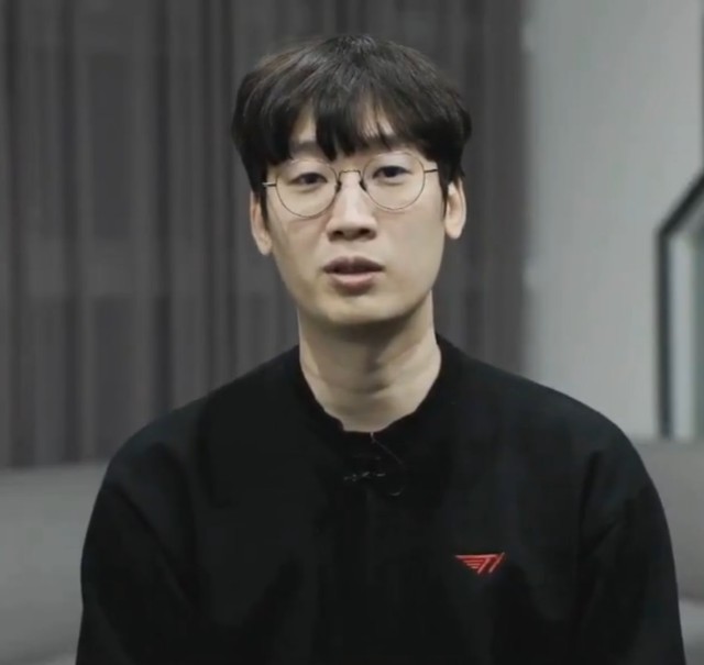 T1 tiếp tục có màn xử lý cực kỳ cồng kềnh, đào sâu ác cảm trong vụ drama với Gumayusi- Ảnh 1. T1 tiếp tục có màn xử lý cực kỳ cồng kềnh, đào sâu ác cảm trong vụ drama với Gumayusi- Ảnh 1.