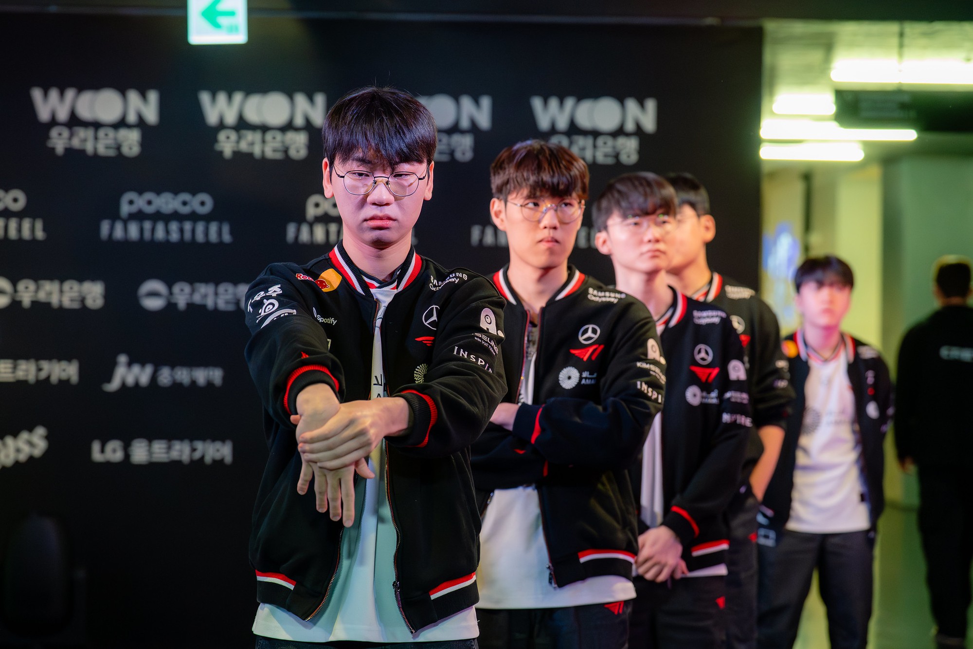 Thua thảm HLE, cộng đồng chỉ ra cả đội hình T1 chỉ có 2 tuyển thủ nỗ lực- Ảnh 1.